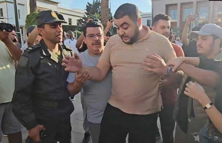 السلطات تفرج عن المحامي فاروق المهداوي بعد اعتقاله على خلفية احتجاجات بالرباط