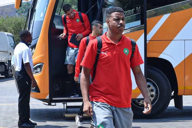 بعثة المنتخب المغربي تصل إلى زامبيا استعدادًا لمواجهة المنتخب المحلي