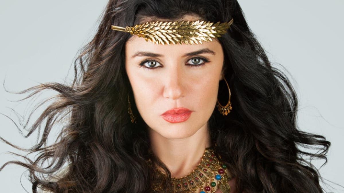 إطلالة نادرة لابن غادة عادل تسبق تكريمها في مهرجان الغردقة