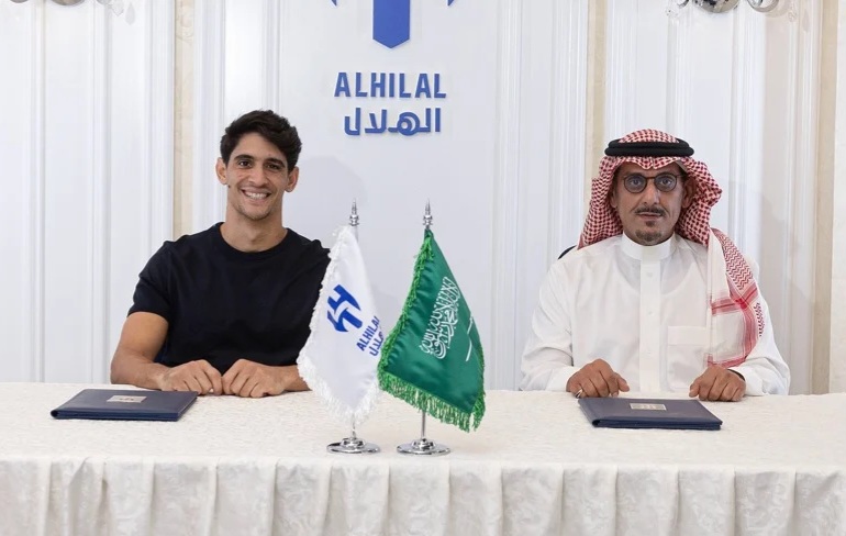 بونو يمدد المقام بالهلال السعودي__