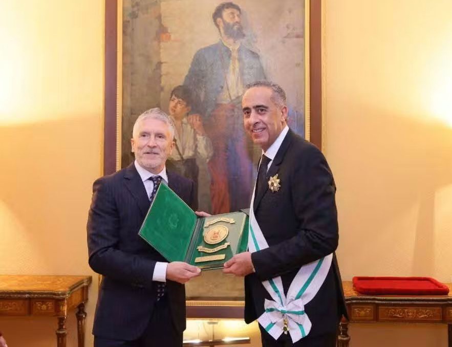 عبد اللطيف حموشي يتوج بأرفع وسام إسباني تقديراً للتعاون الأمني بين الرباط ومدريد