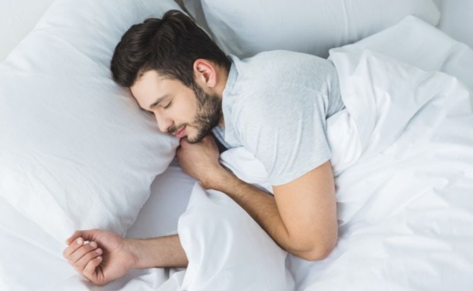 فوائد الالتزام بموعد نوم ثابت