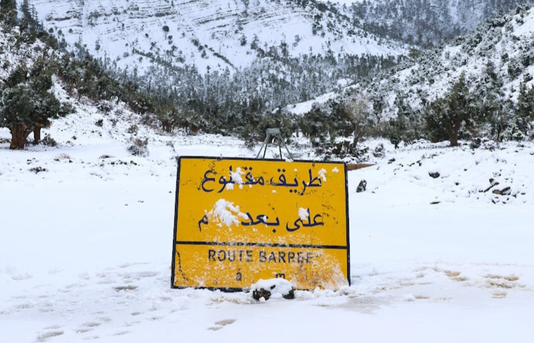 موجة برد قاسية تضرب عدة مناطق بالمغرب وتحذيرات برتقالية من الأرصاد الجوية