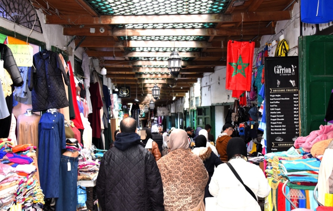 انتعاش أسواق الصناعة التقليدية بالحمامة البيضاء مع اقتراب العشر الأواخر من رمضان