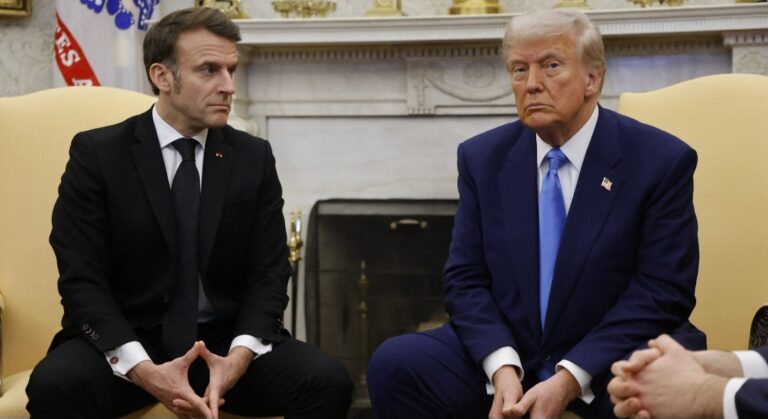 ترامب يندد بحظر فرنسي لتحليق طائرات أمريكية