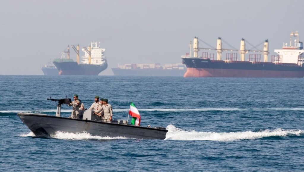 إيران تهدد بإغلاق مضيق هرمز بالكامل وسط تصاعد التوتر