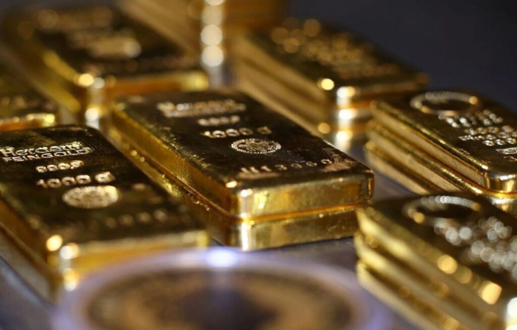 ارتفاع النفط وقوة الدولار يضغطان على أسعار الذهب عالميا